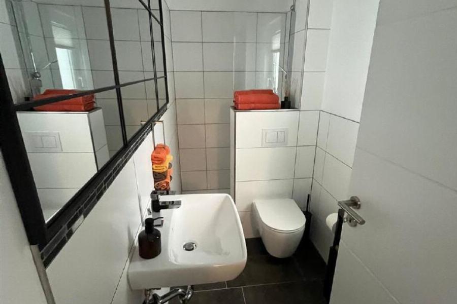 Bad mit Dusche Erdgeschoss