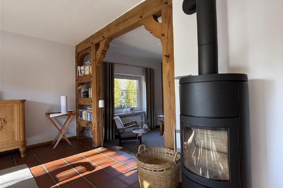 Blick vom Essbereich ins Kaminzimmer